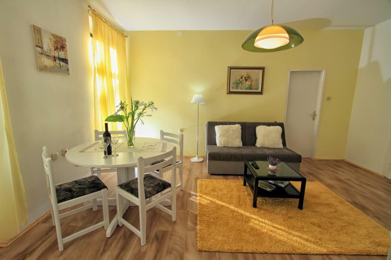 Bivium Apartment Otocac Bagian luar foto