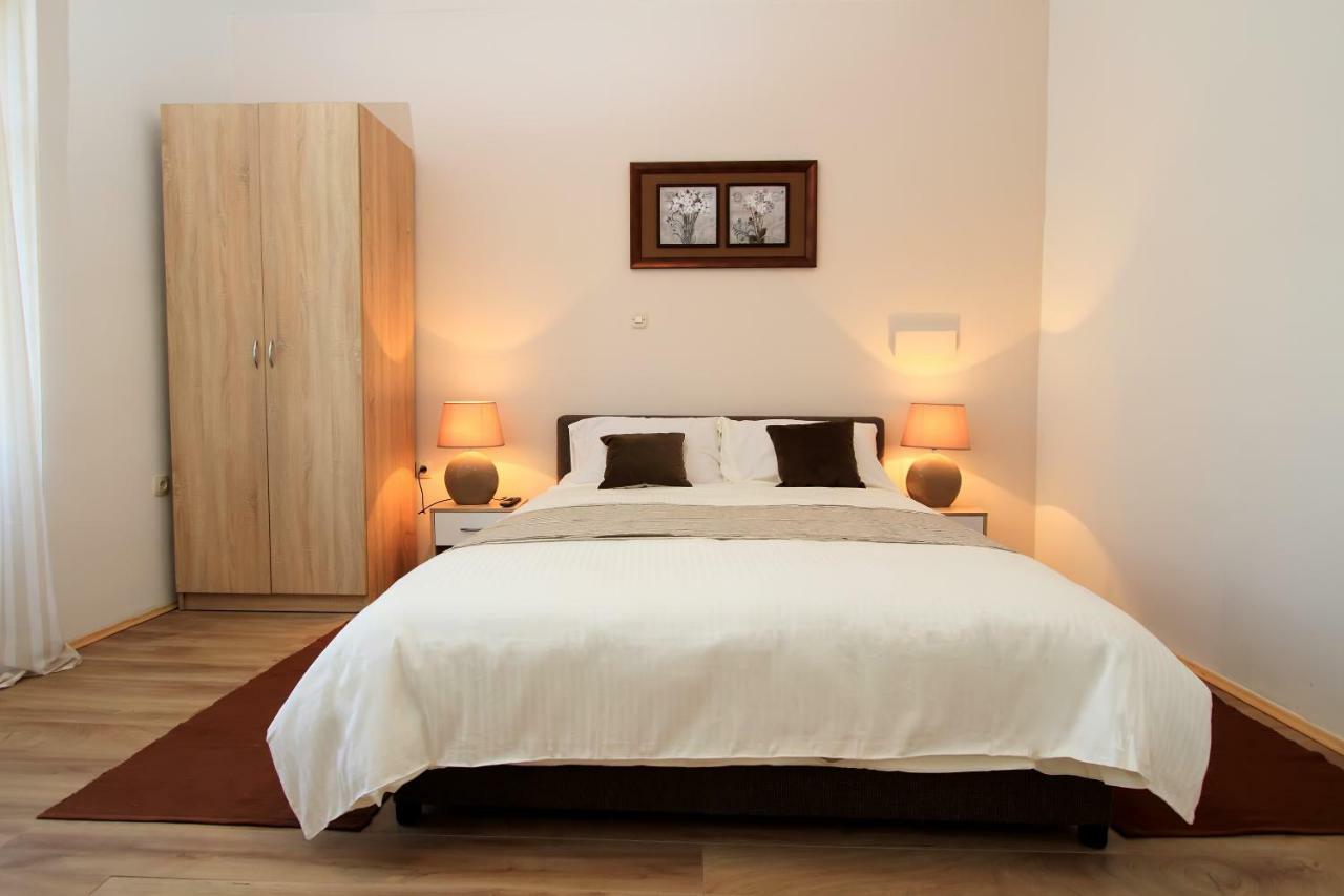 Bivium Apartment Otocac Bagian luar foto
