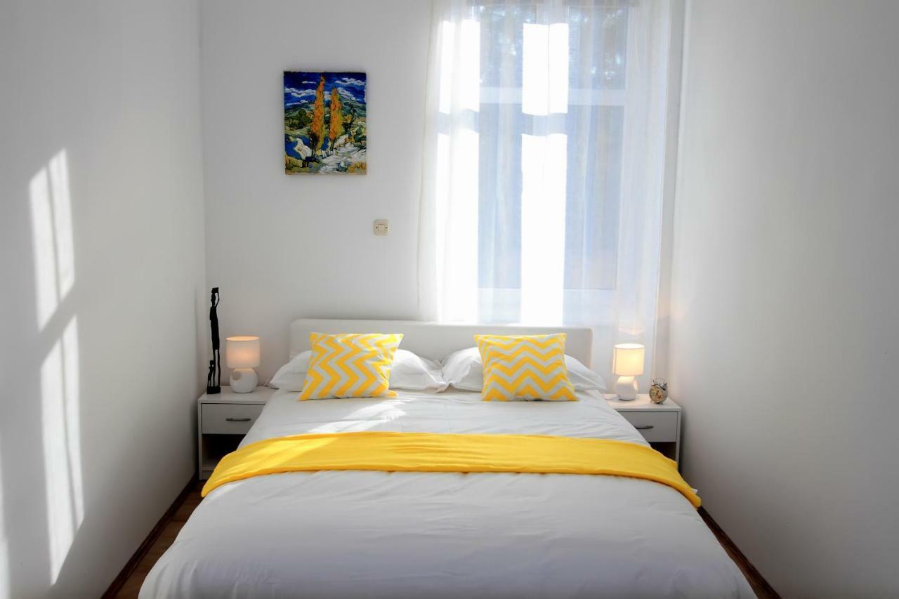 Bivium Apartment Otocac Bagian luar foto